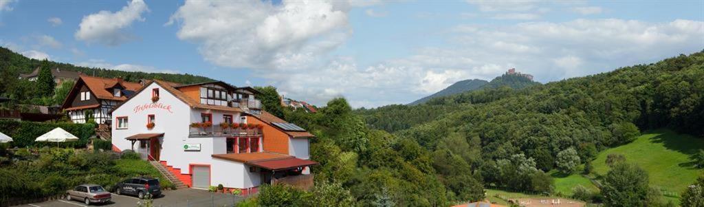 Trifelsblick Hotell Wernersberg Eksteriør bilde
