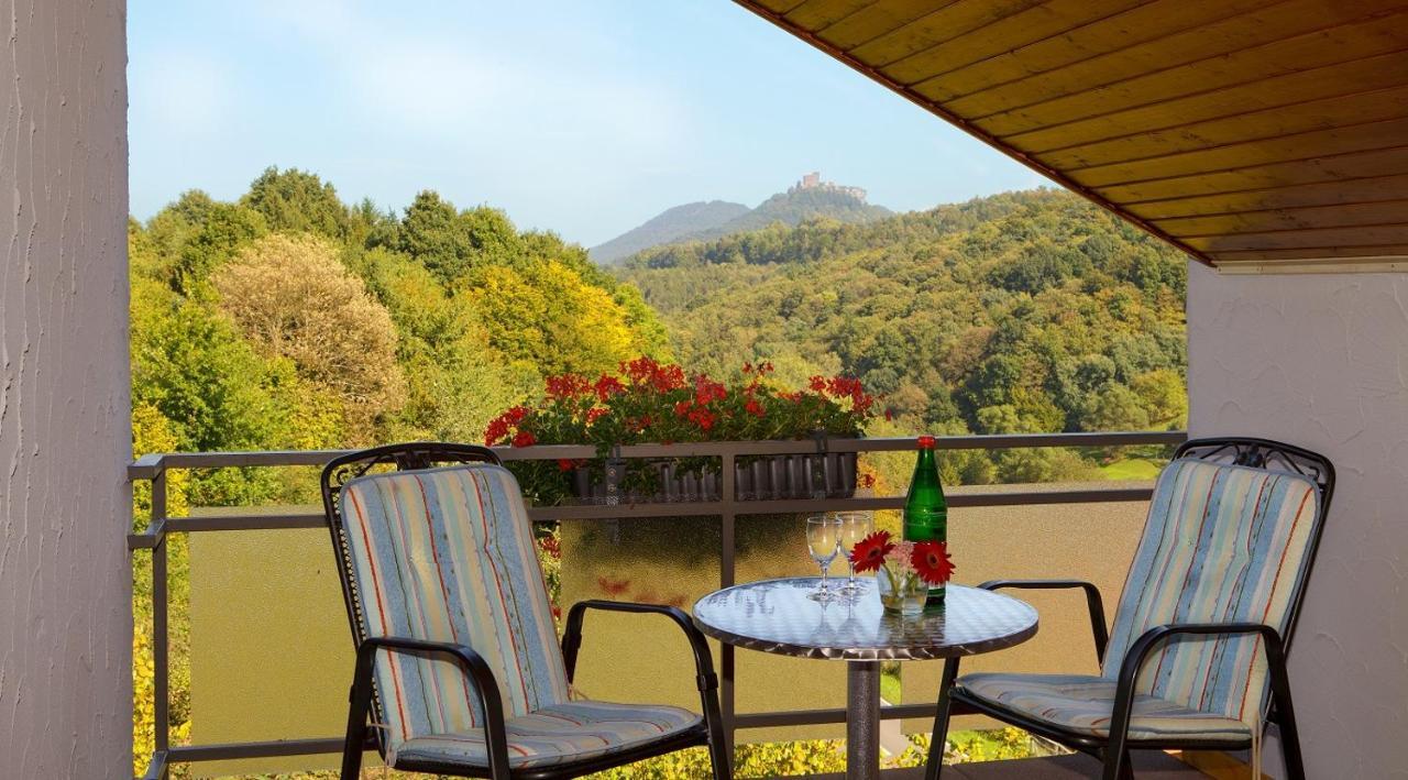 Trifelsblick Hotell Wernersberg Rom bilde